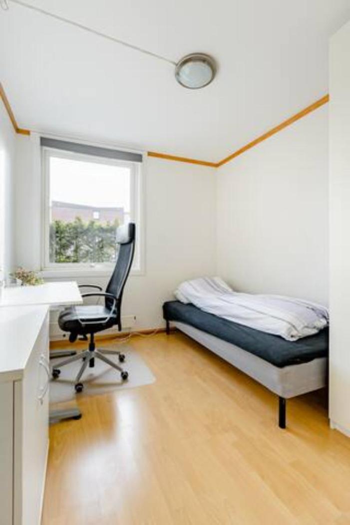 Campingplatz Calm And Tidy In Apartment, 14min Train Ride To Center *