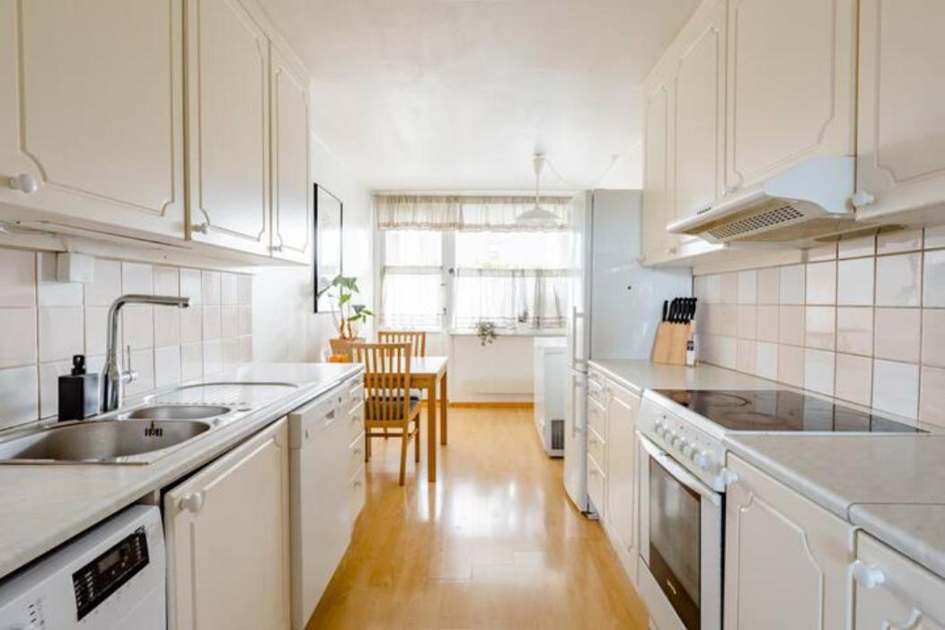 Calm And Tidy In Apartment, 14min Train Ride To Center Campingplads